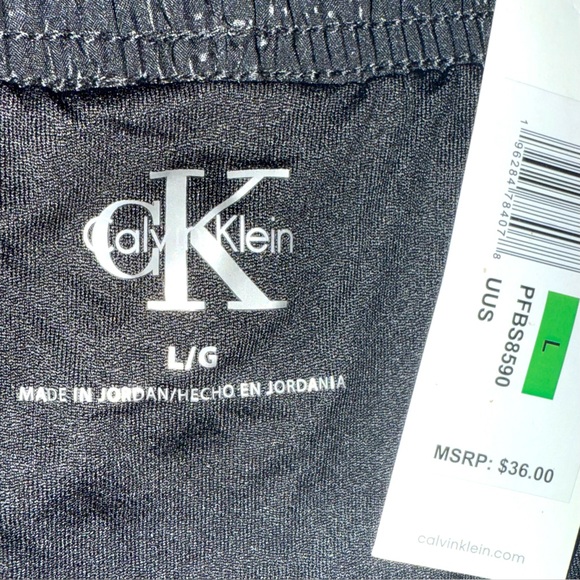 Calvin Klein Performance L black logo print 3” 2-pocket athletic running shorts - Picture 15 of 16
